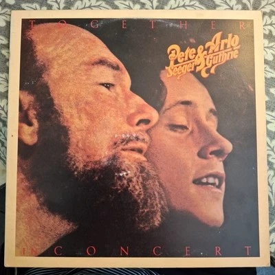 PETE SEEGER & ARLO GUTHRIE "TOGETHER IN CONCERT" DOUBLE VINYL LP 1975 VG+ - Image 1 of 4
