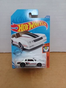 Hot Wheels Muscle Mania 6/10 '86 Monte Carlo SS 196/250 Blanco - Imagen 1 de 8