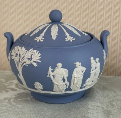Cuenco de azúcar Wedgwood crema sobre lavanda jaspe con tapa esmalte interior usado en excelente estado Foto 1 de 4
