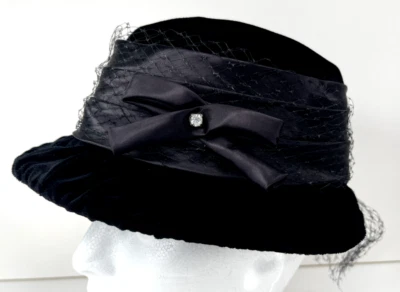 Sombrero Cloche Vintage Años 40 Terciopelo Negro con Lazo Satinado Estrás Red RARO Foto 1 de 4