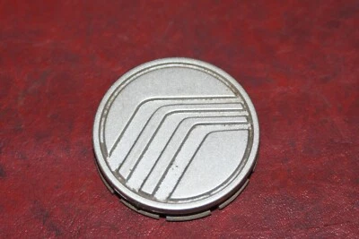 Tapa antipolvo central Mercury OEM 1997 1998 1999 Tracer pintado plateado F0K6-1A096-AA Foto 1 de 3