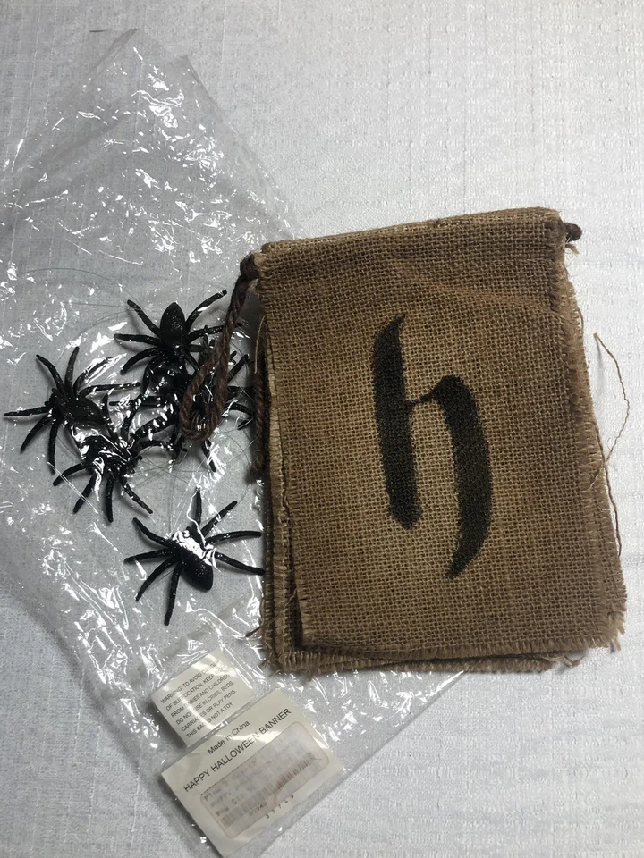 Banderín de arpillera "Feliz Halloween" de 7 pies con arañas y paquete de 2 mini luz púrpura Foto 1 de 4