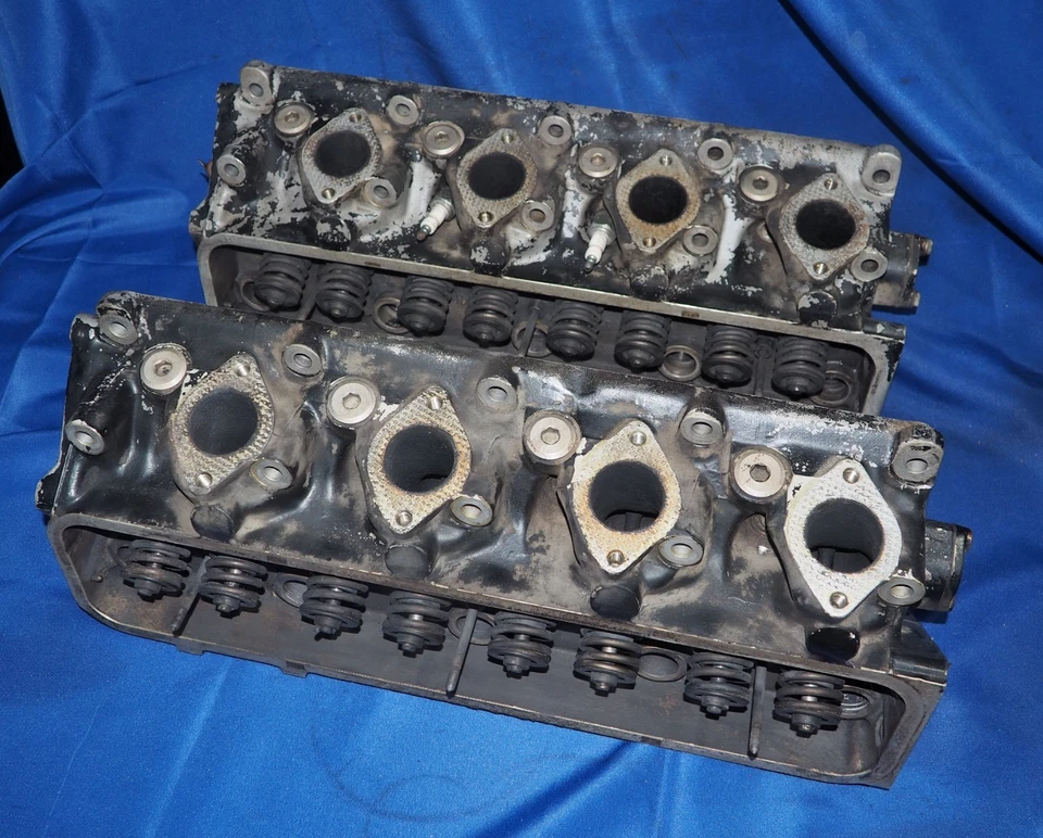 Rolls Royce Silver Shadow Bentley T1 1965-1969 par de culatas de motor V8 de 6,2 L Foto 1 de 4