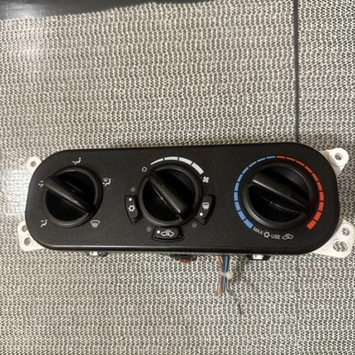 2007-2010 Jeep Wrangler JK Heater A/C Climate Control Unit P55111840AD OEM - Image 1 of 4