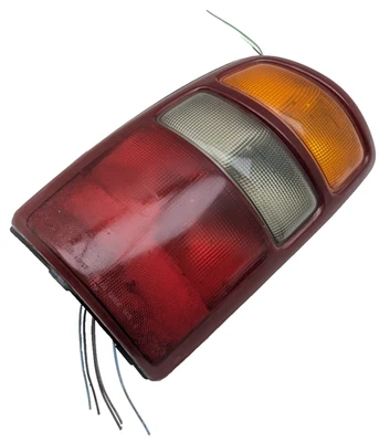 Luz trasera izquierda del lado del conductor Chevy Chevrolet Tahoe 2000-2007 Foto 1 de 4