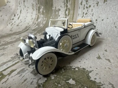 ERTL VINTAGE 1930 SEE'S CANDIES BLANCO Y NEGRO FORD MODELO A DIECAST ROADSTER CAR Foto 1 de 4