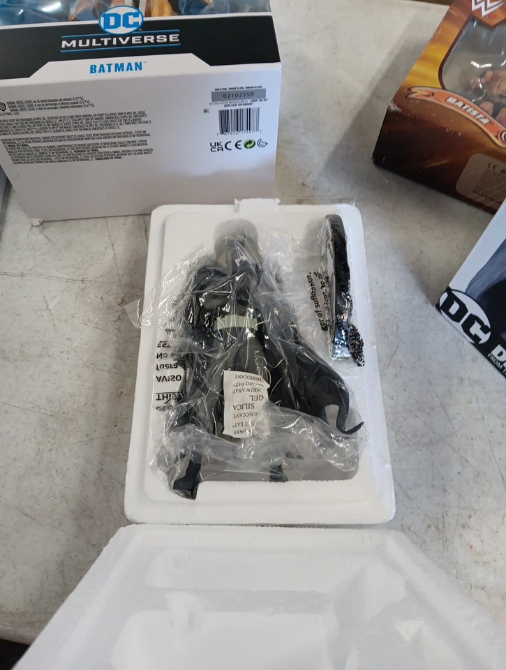 Черно-белая статуэтка Брайана Болланда из источника DC Direct Batman - Изображение 1 из 4