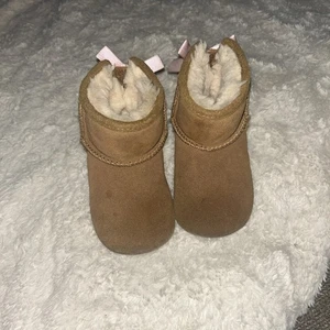 Baby Girl Ugg Boots - Picture 1 of 6