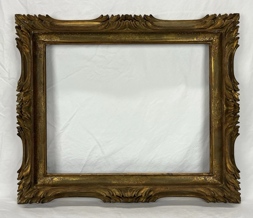 Antiguo marco dorado perforado de esgrafiado italiano tallado a mano 16 x 20 apertura Foto 1 de 4