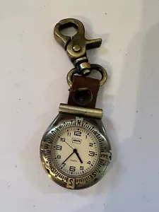 CJ15 Levis Clip Fob Keychain Watch Brown Analog - Imagen 1 de 4