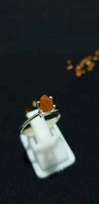 Кольцо унисекс Spessartine с необработанным гранатом из серебра 925 пробы с мандарином и необработанным солитером. - Изображение 1 из 4