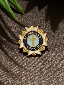 Vintage St. Patrick’s School Anstecknadel - Bild 1 von 3
