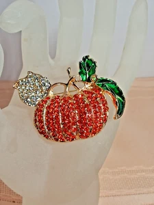 Beautiful Pumpkin Brooch with leaves and Gold Bling - Picture 1 of 3