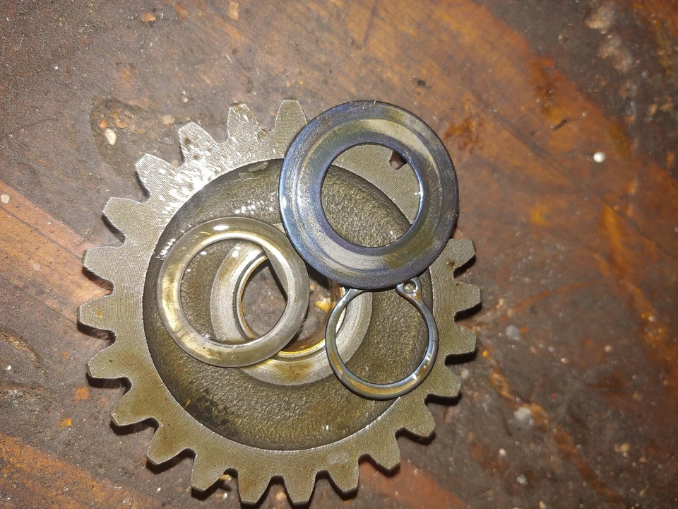 Honda CR125M 1974 Kickstarter engranaje de ralentí con clip  Foto 1 de 1