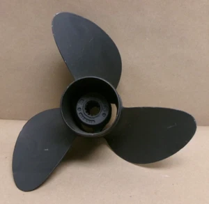 Hélice fueraborda de aluminio Johnson/Evinrude 11 3/4 x 17 usada OEM # 386841 - Imagen 1 de 3
