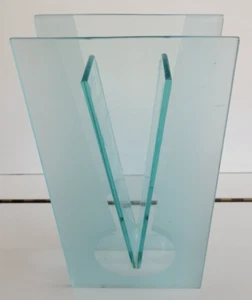 PARTYLITE LIGHT GREEN RECTANGULAR GLASS FLOWER VASE V SHAPE HOLDER 12.5 BY 6.25 - Picture 1 of 8