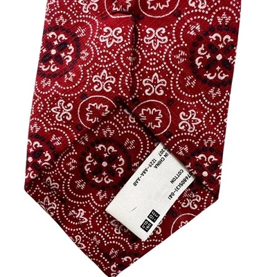 Corbata de algodón con estampado de bandana geométrica roja Uniqlo para hombre con patrón clásico Foto 1 de 2