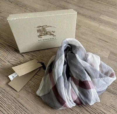 Burberry Bufanda Semi Transparente Seda Rectángulo Gris Crema Nova Check Ligera con Caja Foto 1 de 4