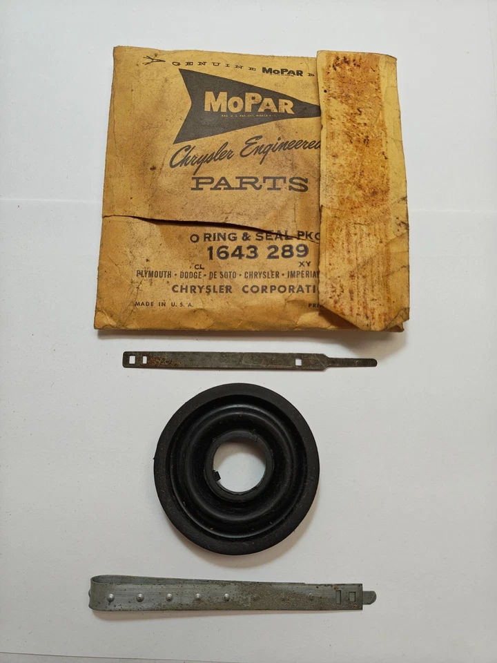 Cubierta y abrazadera delantera DeSoto Chrysler Plymouth Fury 1955-1956 junta en U NOS 1643289. Foto 1 de 3