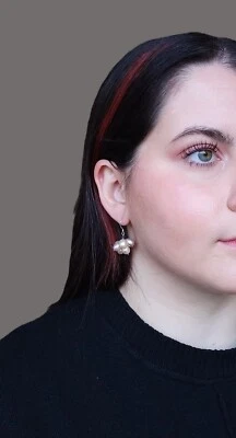 Pendientes colgantes y bolsa Tiffany & Co. Iridesse multi pastel con racimo de perlas Foto 1 de 4