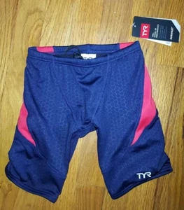 Jungen Neu mit Etikett Tyr Durafast marineblau rot Hexa Curve Jammer Shorts SHEXA7Y Schwimmen 22 - Bild 1 von 3