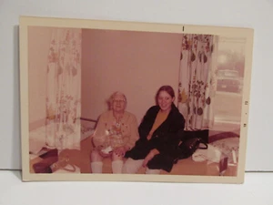 1973 VINTAGE FOUND PHOTOGRAPH COLOR ART ORIGINAL PHOTO CONVALESCENT HOME VISIT - Picture 1 of 4