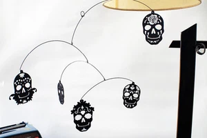 Salty and Sweet Dia de los Muertos Sugar Skulls Modern Hanging Mobile Decoration - Foto 1 di 2