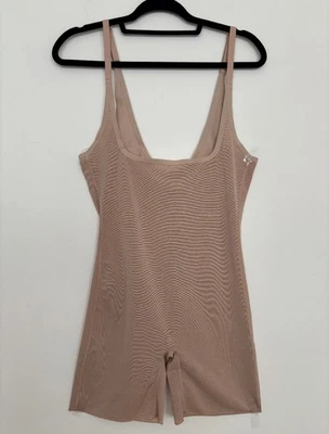 Body esculpido para mujer Skims talla L color arcilla Foto 1 de 4