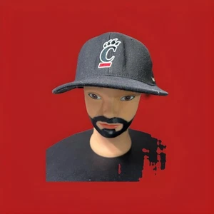 Cappellino Cincinnati Bearcats di Nike True Dri-Fit - Foto 1 di 4