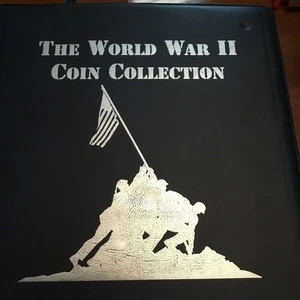 Segunda Guerra Mundial 82 monedas de medio dólar coloreadas colección completa Pearl Harbor en carpeta - Imagen 1 de 11