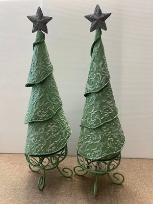 2 Mesa de Metal Verde con Acentos Blancos Decoración Árbol de Navidad 15" Alto Foto 1 de 4