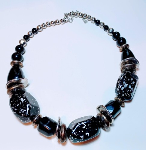 VETEMENTS Collana dichiarazione grossa perline nere macchie d'argento anelli tono argento