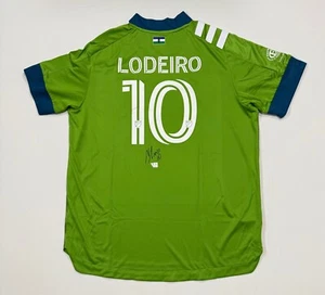 CAMISETA ADIDAS MLS AUTÉNTICA FIRMADA POR NICOLAS LODEIRO SEATTLE SOUNDERS - FANÁTICOS - Imagen 1 de 9