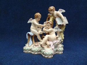 Meissen Group The Arts 3 Putti around easel painting, laurel wreath rim 1860-80 - Picture 1 of 12