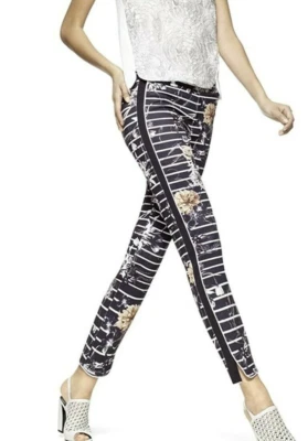 Hue Piped Floral Polished Twill Skimmer Med (8-10) 27x26" - Image 1 of 2