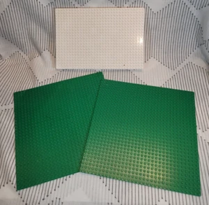 2 LEGO Classic Green Baseplates 32x32 Stud (10") & 1 Thick White Baseplate 22x32 - Picture 1 of 4
