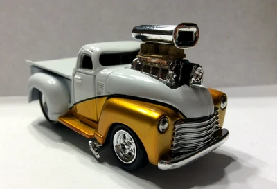  MUSCLE MACHINES 1953 CHEVY PICKUP 1/64   DIE CAST - - 53 CHEVY   - Image 1 of 4