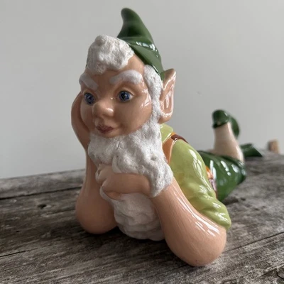 Figura de Elfo de Navidad de Cerámica Retro, Acostado, Pieza de Exhibición Dañada Foto 1 de 4