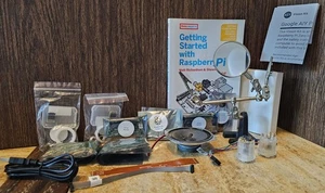 Brand New 2017 Raspberry Pi Zero W v1.1 Kit W/ Lots Of Extras ~ Book ~ Magnifier - Picture 1 of 24