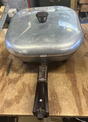 Sartén Eléctrica Toastmaster De Colección Aluminio Tapa Inoxidable Modelo 8A1 Funciona Foto 1 de 4