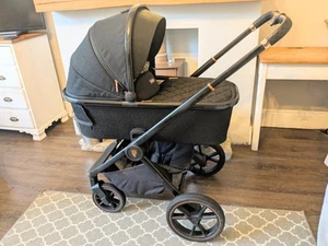 Venicci Tinum Pram Black Copper Minus Seat Unit Great Condition Plus Extras - Picture 1 of 23