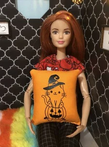 Almohada de acento en miniatura hecha a mano para casa de muñecas - Halloween - Imagen 1 de 2