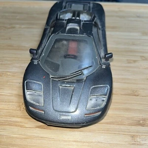 USED Maisto 1/24 Scale 1993 McLaren F1 Road Car - Silver - On Display Plinth #18 - Picture 1 of 7