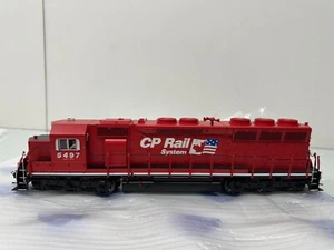 Atlas #30138274 CP Rail Dual Flags SD45 Diesel Engine #5497 O Scale 2 Rail NEU - Bild 1 von 7