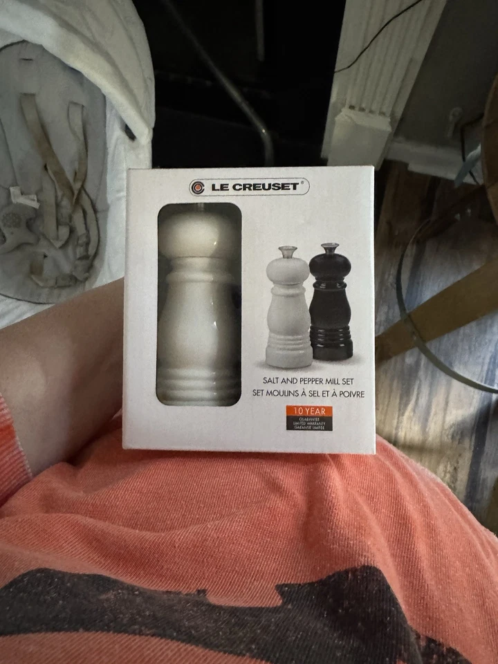 NUEVO JUEGO MOLINILLO DE SAL Y PIMIENTA LE CREUSET PETITE 5 PULGADAS NEGRO BLANCO Foto 1 de 1