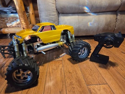 nitro DURATRAX WARHEAD monster truck - Image 1 of 4