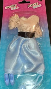 Barbie Moda Vestido Clon Poupee Vestido Azul Zapatos y Monedero Nuevo en Caja Conjunto Clon - Imagen 1 de 5