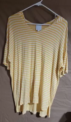 Sudadera con capucha Sunday Anthropologie para mujer mediana amarilla a rayas manga corta dobladillo alto-bajo  Foto 1 de 4