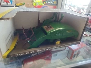 Ertl 1/16 John Deere 50th Anniversary 1940 12A Combine, Stk# 5601 - Picture 1 of 13