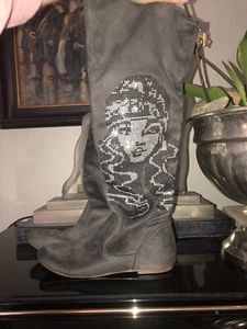 Stiefel Grau Grösse 36 Strass Glitzer Pixel Gesicht Mädchen Wildleder AE1 - Bild 1 von 5